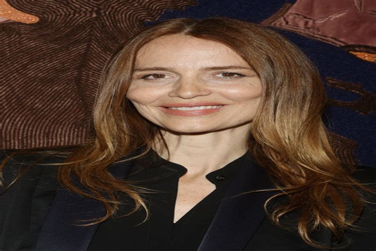 Saffron Burrows: A Brilliant Actress and Hollywood Icon