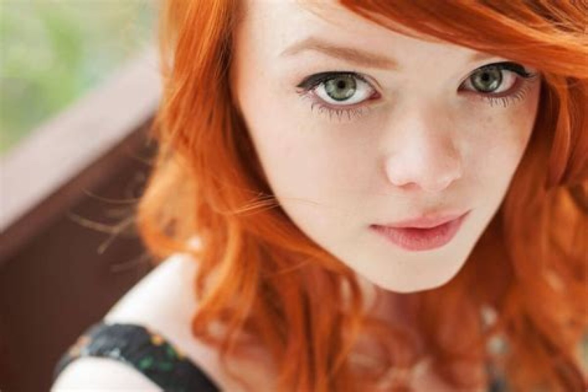 Understanding "Ay Tenli Kadın" Meaning in English